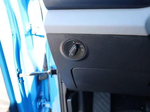 Certified 2023 Volkswagen Taos SE FWD image 36