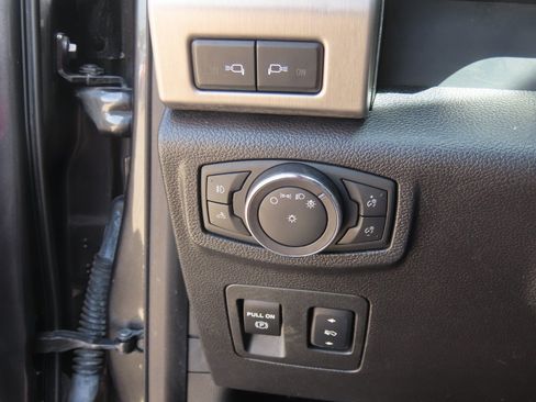 Used 2018 Ford F150 Platinum w/ Equipment Group 701A Luxury RWD image 27
