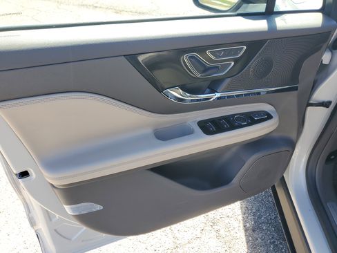 Certified 2024 Lincoln Corsair AWD w/ Equipment Group 101A image 10