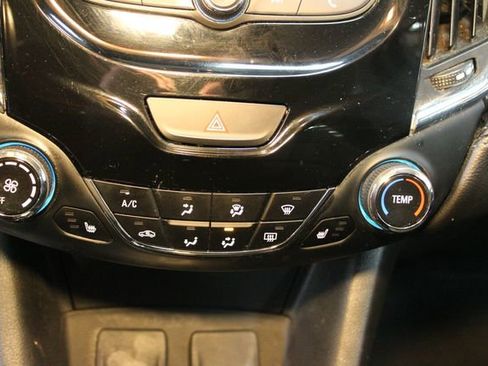 Used 2018 Chevrolet Cruze Premier image 25