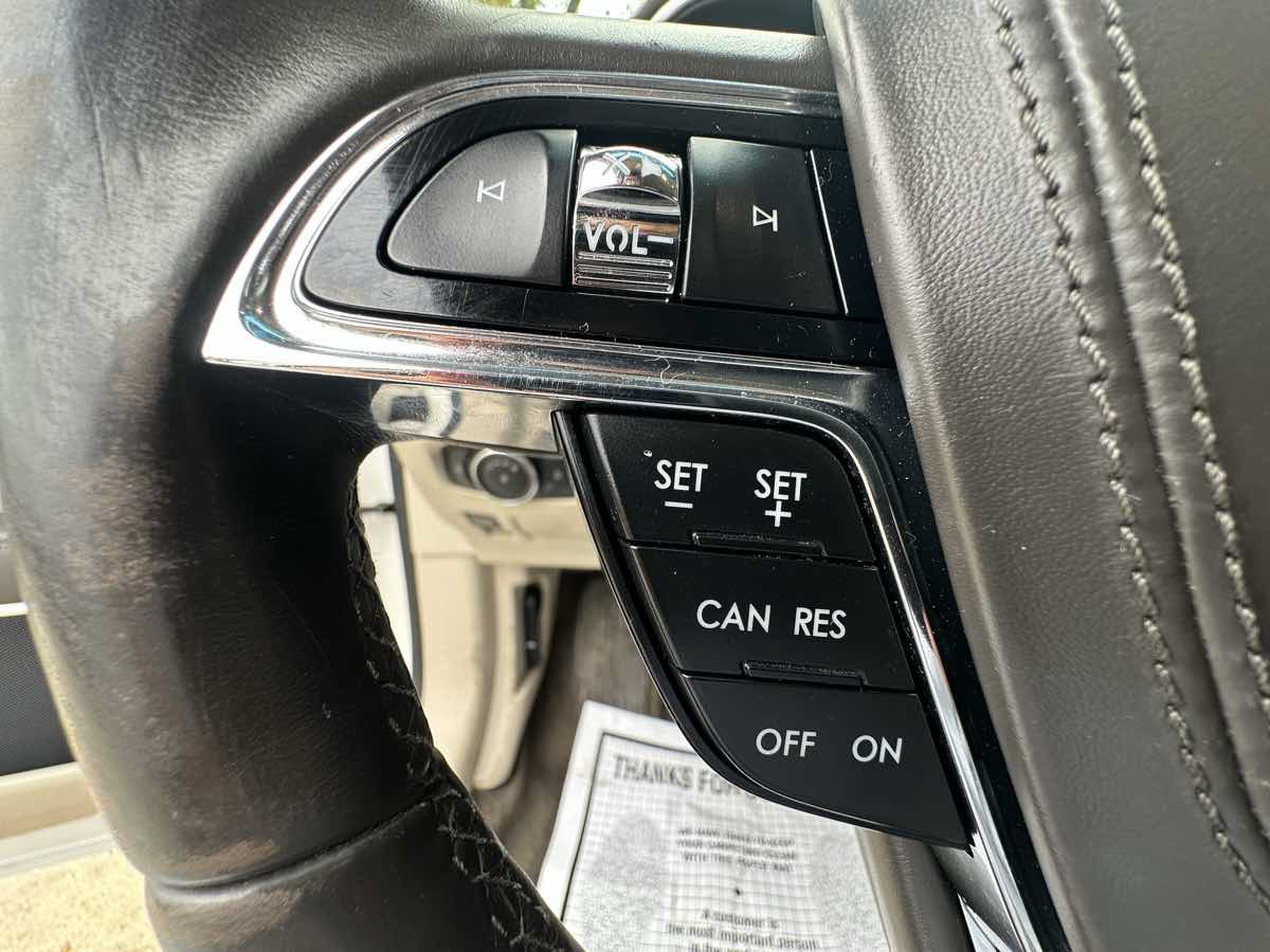Used 2017 Lincoln Continental Select FWD image 13