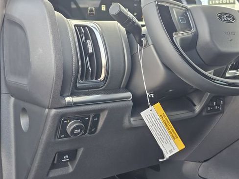 New 2025 Ford Expedition Platinum w/ Stealth Performance Package image 18