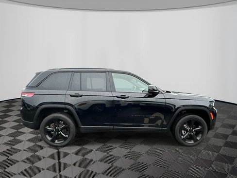 Used 2023 Jeep Grand Cherokee Altitude AWD/4WD image 6
