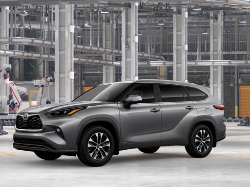 New 2026 Toyota Highlander XLE image 2