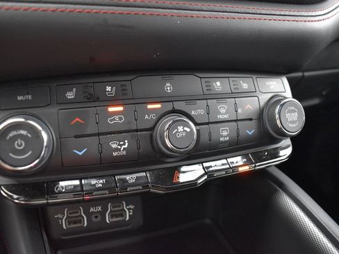 Used 2024 Dodge Durango GT image 17