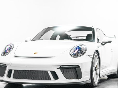 Used 2018 Porsche 911 GT3 RWD image 5