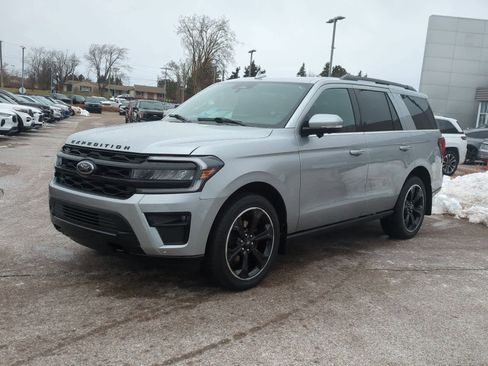 Used 2023 Ford Expedition Limited image 4