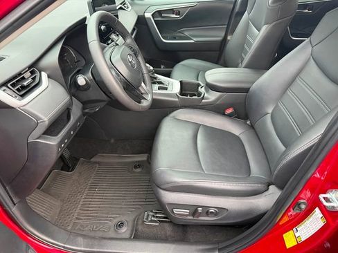 Used 2023 Toyota RAV4 XLE Premium image 13