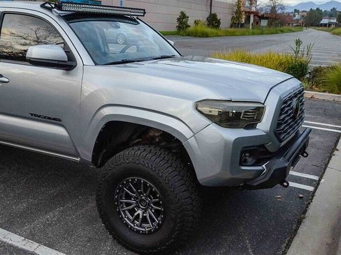 Used 2018 Toyota Tacoma SR5 image 10