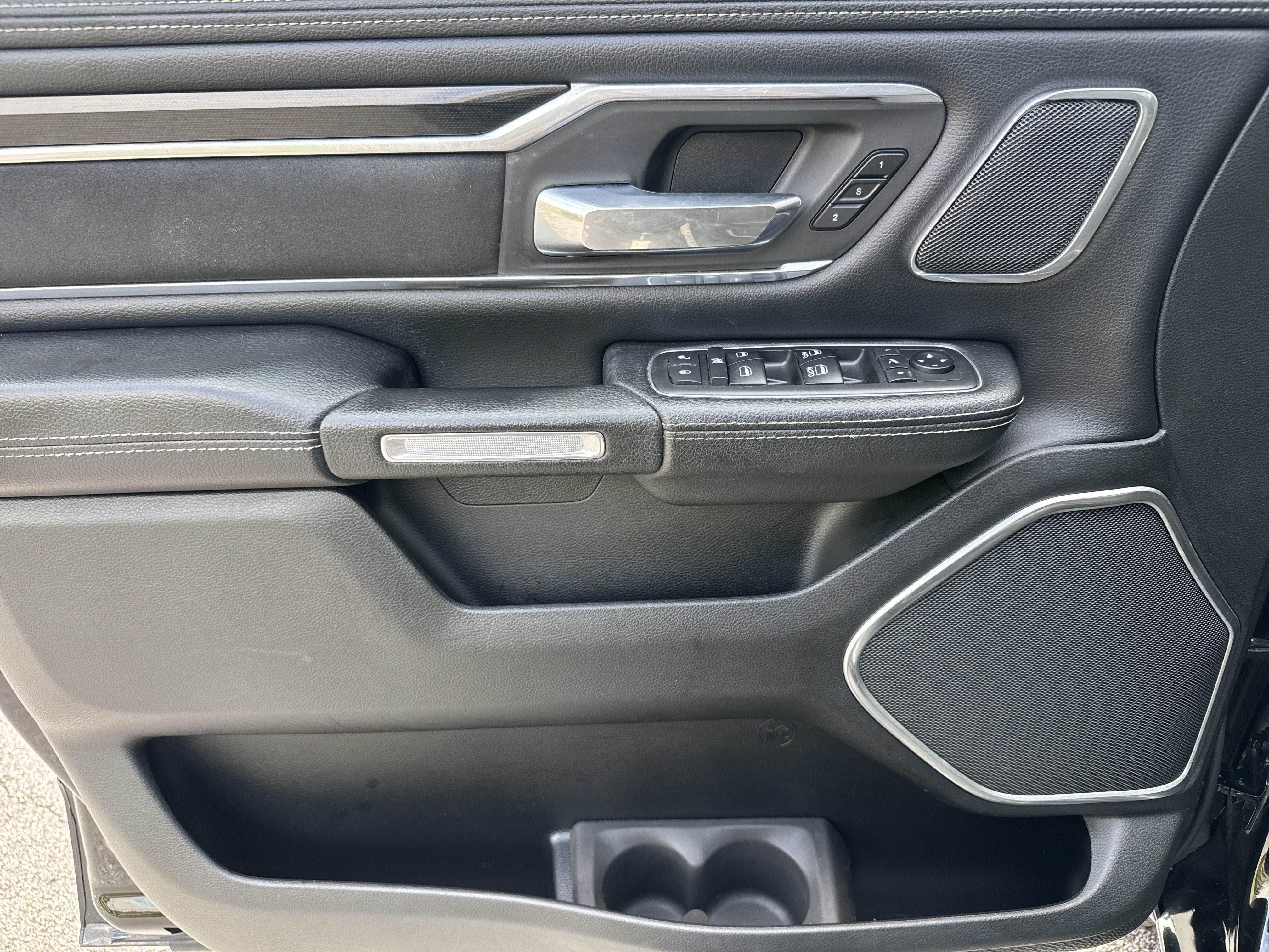 Used 2019 RAM 1500 Laramie AWD/4WD image 14