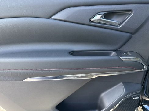 Used 2024 Chevrolet Traverse RS image 25