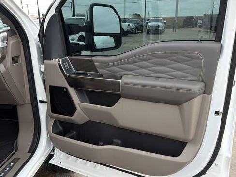 Used 2025 Ford F350 Platinum w/ Platinum Plus Package image 11