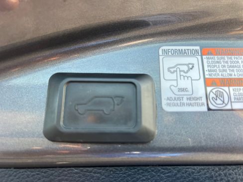 Used 2015 Toyota RAV4 Limited w/ Technology Package AWD/4WD image 25