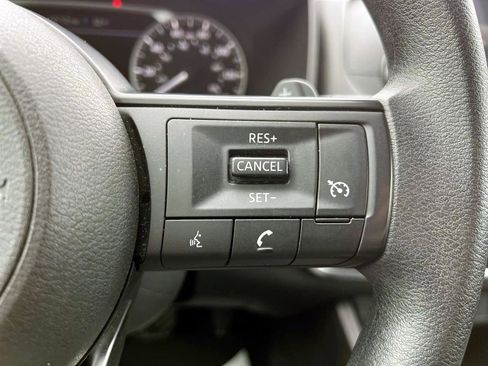 Used 2023 Nissan Rogue S image 21