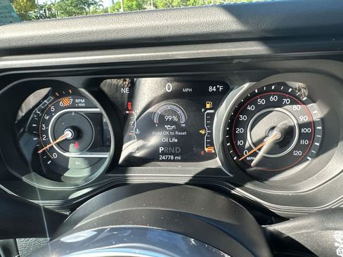 Used 2024 Jeep Wrangler Unlimited Sahara AWD/4WD image 16
