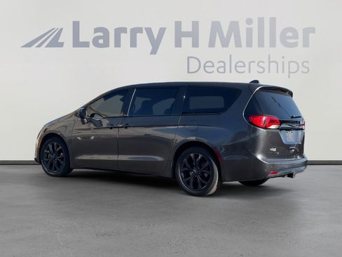 Used 2018 Chrysler Pacifica Touring Plus w/ S Appearance Package image 3