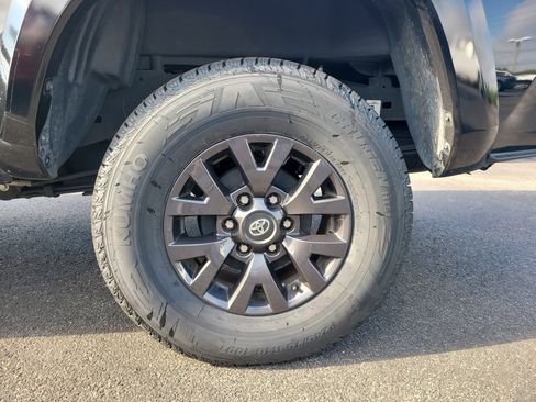 Used 2023 Toyota Tacoma SR5 w/ Technology Package image 9