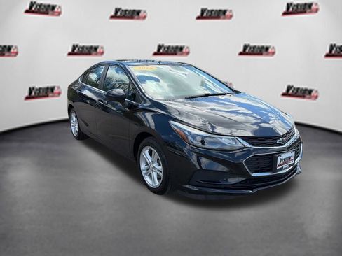 Used 2018 Chevrolet Cruze LT FWD image 3