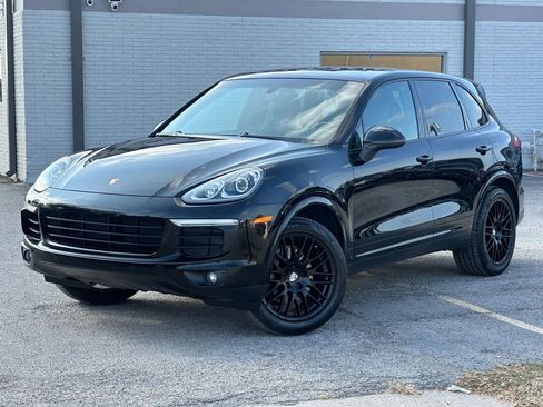 Used 2017 Porsche Cayenne Platinum Edition image 2