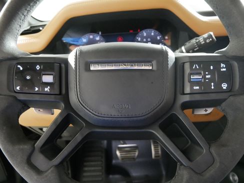 Used 2023 Land Rover Defender 110 V8 AWD/4WD image 25