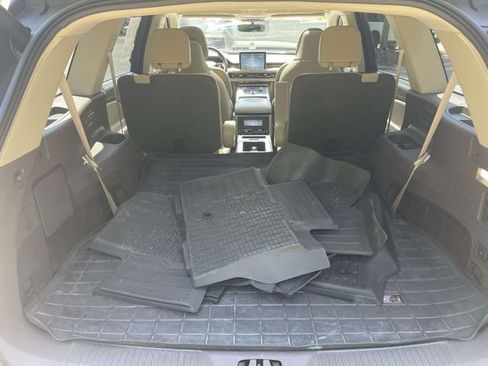 Used 2022 Lincoln Aviator Grand Touring w/ Equipment Group 301A AWD/4WD image 32