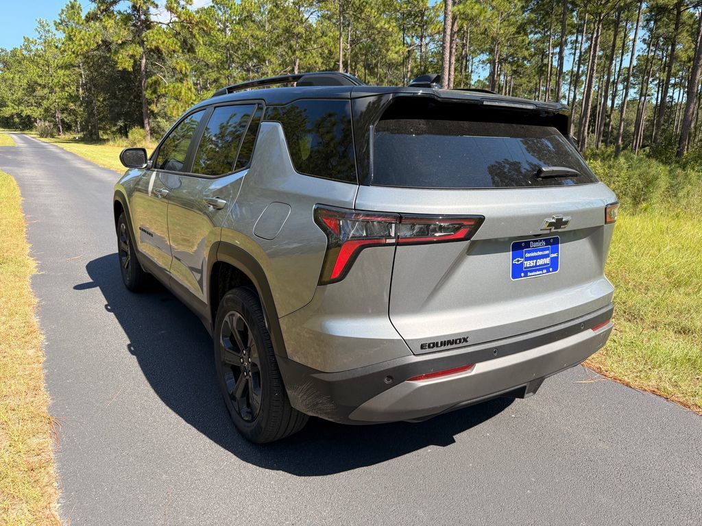 New 2027 Chevrolet Equinox LT w/ Convenience Package II FWD image 3