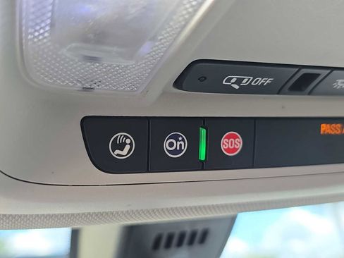 Used 2018 Chevrolet Traverse LT image 24