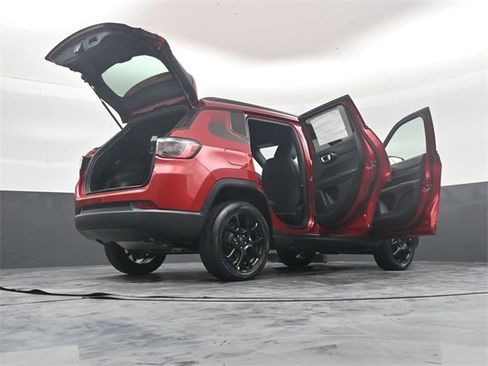 New 2026 Jeep Compass Latitude image 52