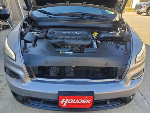 Used 2014 Jeep Cherokee Latitude w/ Comfort/Convenience Group image 19