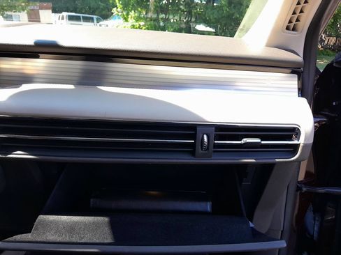 Used 2021 Lincoln Corsair AWD w/ Premium Package image 40