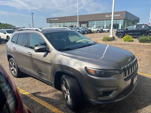 Used 2019 Jeep Cherokee Limited AWD/4WD image 7
