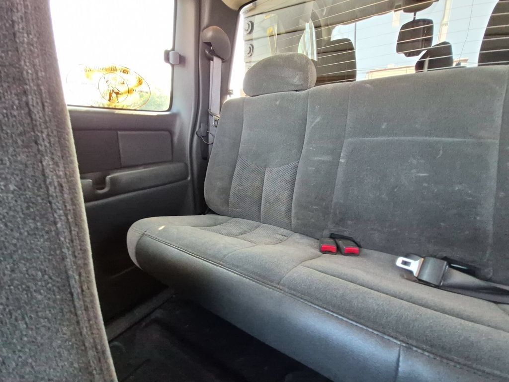 Used 2004 Chevrolet Silverado 2500 LS w/ Skid Plate Package AWD/4WD image 4