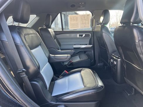 Used 2022 Ford Explorer XLT w/ Equipment Group 202A image 13