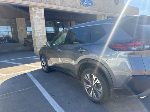 Used 2021 Nissan Rogue SV image 7