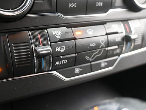 Used 2018 Ford Explorer XLT w/ Equipment Group 201A image 15