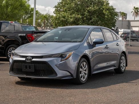 Used 2022 Toyota Corolla LE FWD image 3