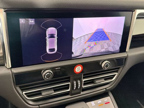 Certified 2026 Porsche Macan AWD/4WD image 26