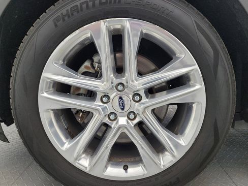 Used 2017 Ford Explorer XLT w/ Equipment Group 202A FWD image 31