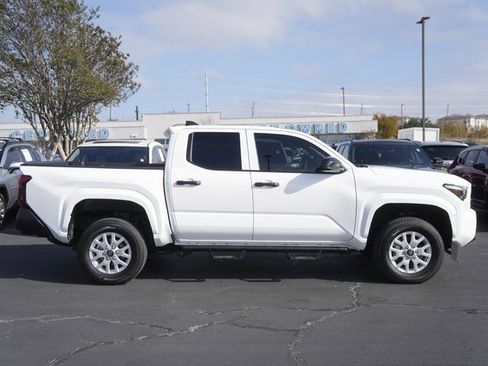 Used 2025 Toyota Tacoma SR image 5