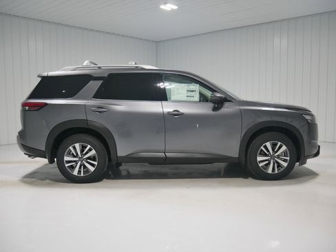 New 2025 Nissan Pathfinder SL image 4