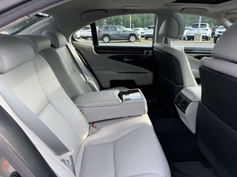 Used 2017 Lexus LS 460 AWD w/ Comfort Package image 16