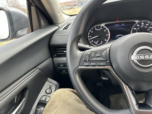 Used 2025 Nissan Sentra SV image 36