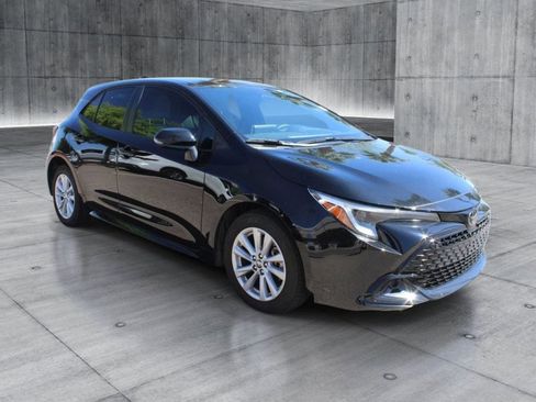 Used 2025 Toyota Corolla SE image 8