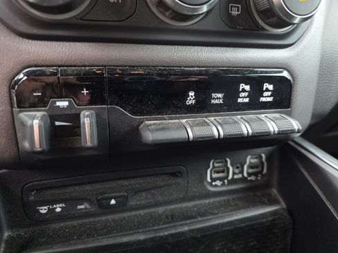 Used 2019 RAM 1500 Big Horn RWD image 15
