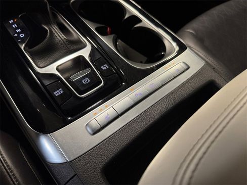 Certified 2024 Kia Carnival EX image 30