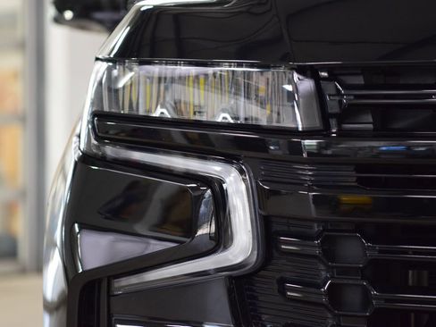 Used 2023 Chevrolet Tahoe Z71 w/ Luxury Package AWD/4WD image 12