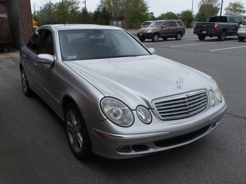 Used 2006 Mercedes-Benz E 350 Sedan image 37