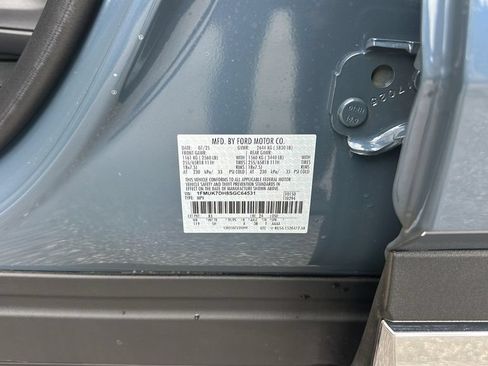 Used 2025 Ford Explorer Active w/ Active Comfort Package RWD image 36