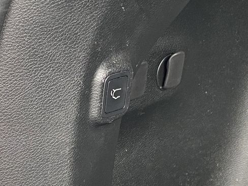 Used 2019 Jeep Cherokee Limited image 17