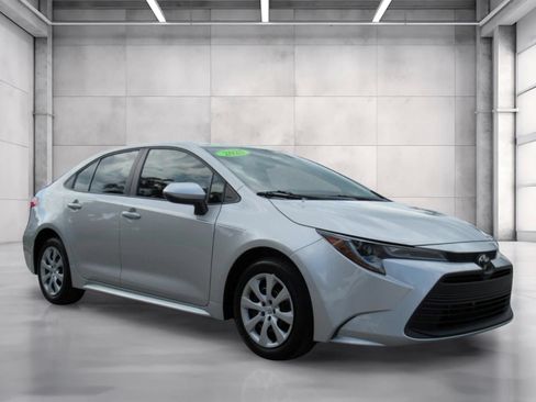 Used 2025 Toyota Corolla LE FWD image 1